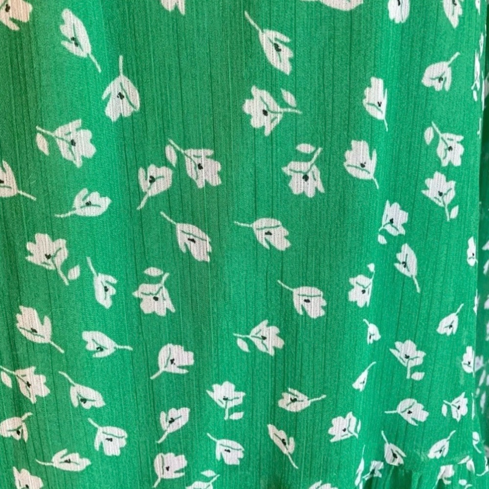 H&M flowy dress - Picture 3 of 8